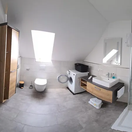 Moderne 3 Panorama Mit Grossem Balkon Fuer 4personen Inklusive Wifi Und Parkplatz